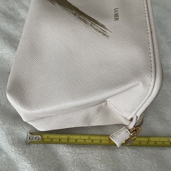 La Mer Off White Kiss Lock Hinged Zip Top Close Makeup Bag NWOT Faux Leather - Picture 8 of 9